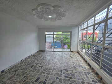 CASA HABITACIÓN EN VENTA EN: Genaro Vega Salazar No. 2518 Col. Heliodoro Hernández Loza, Guadalajara, Jal.