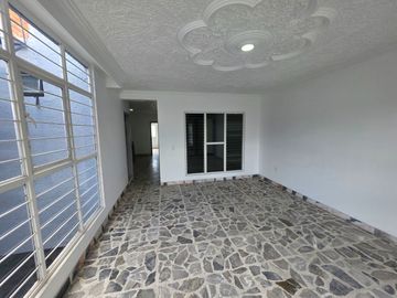 CASA HABITACIÓN EN VENTA EN: Genaro Vega Salazar No. 2518 Col. Heliodoro Hernández Loza, Guadalajara, Jal.
