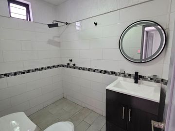 CASA HABITACIÓN EN VENTA EN: Genaro Vega Salazar No. 2518 Col. Heliodoro Hernández Loza, Guadalajara, Jal.