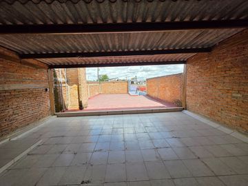 CASA HABITACIÓN EN VENTA EN: Genaro Vega Salazar No. 2518 Col. Heliodoro Hernández Loza, Guadalajara, Jal.