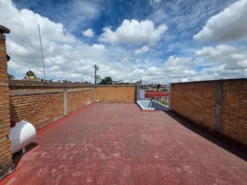 CASA HABITACIÓN EN VENTA EN: Genaro Vega Salazar No. 2518 Col. Heliodoro Hernández Loza, Guadalajara, Jal.