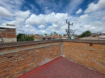 CASA HABITACIÓN EN VENTA EN: Genaro Vega Salazar No. 2518 Col. Heliodoro Hernández Loza, Guadalajara, Jal.