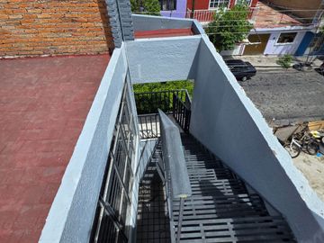 CASA HABITACIÓN EN VENTA EN: Genaro Vega Salazar No. 2518 Col. Heliodoro Hernández Loza, Guadalajara, Jal.