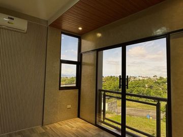 Modern Contemporary Home with Hydro Jacuzzi Spa Near SM Yulo and Nuvali