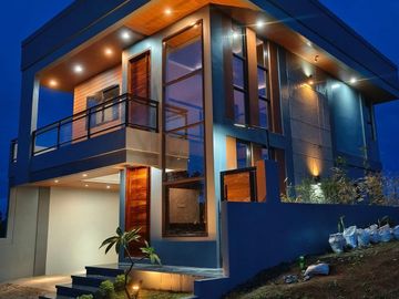 Modern Contemporary Home with Hydro Jacuzzi Spa Near SM Yulo and Nuvali
