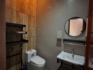 Modern Contemporary Home with Hydro Jacuzzi Spa Near SM Yulo and Nuvali