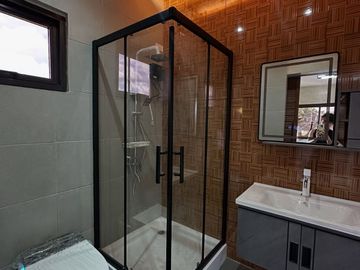 Modern Contemporary Home with Hydro Jacuzzi Spa Near SM Yulo and Nuvali