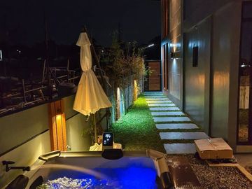 Modern Contemporary Home with Hydro Jacuzzi Spa Near SM Yulo and Nuvali