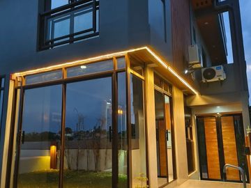 Modern Contemporary Home with Hydro Jacuzzi Spa Near SM Yulo and Nuvali