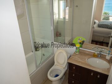 Hermoso departamento amoblado, primera línea playa La Herradura, 3D y 2B. Coquimbo. 5.060 UF
