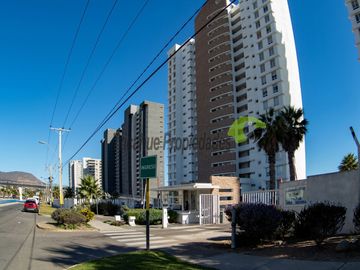 Hermoso departamento amoblado, primera línea playa La Herradura, 3D y 2B. Coquimbo. 5.060 UF