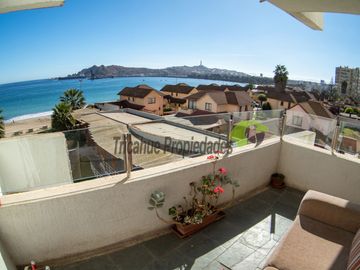 Hermoso departamento amoblado, primera línea playa La Herradura, 3D y 2B. Coquimbo. 5.060 UF