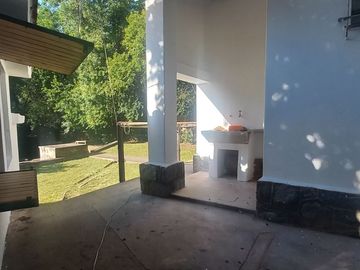Chalet en zona tranquila cercana al centro.