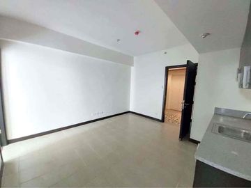 AFFORDABLE 1BEDROOM CONDO IN MAKATI SAN LORENZO PLACE PET FRIENDLY NEAR PASAY MOA AIRPORT