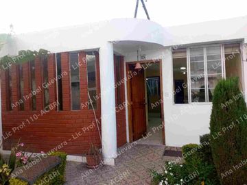Venta de casa pequeña en conjunto cerrado El Milagro