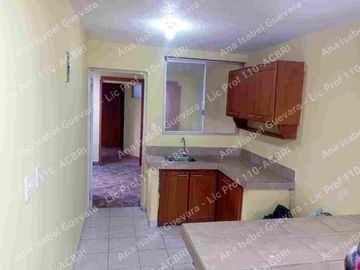Venta de casa pequeña en conjunto cerrado El Milagro