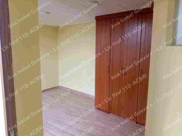 Venta de casa pequeña en conjunto cerrado El Milagro