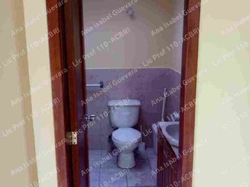 Venta de casa pequeña en conjunto cerrado El Milagro