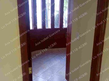 Venta de casa pequeña en conjunto cerrado El Milagro