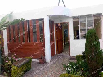 Venta de casa pequeña en conjunto cerrado El Milagro