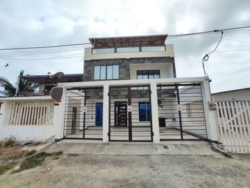 casa con piscina de venta en crucita manabi ar