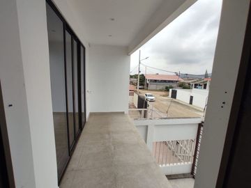 casa con piscina de venta en crucita manabi ar