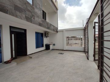 casa con piscina de venta en crucita manabi ar