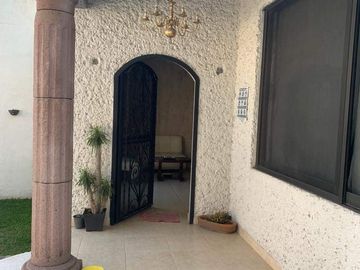 Casa de 1 nivel en renta, Col Los Tulipanes, CUernavaca Morelos.
