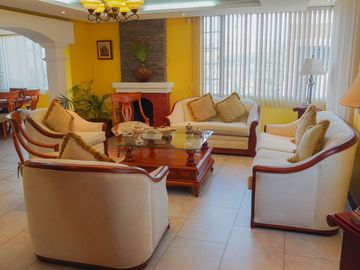 CASA 488 m2 EX COLEGIO EINSTEN CARCELEN