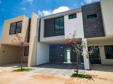 Casa de 2 recámaras en venta en Zimalta coto latemar