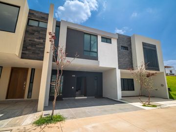 Casa de 2 recámaras en venta en Zimalta coto latemar