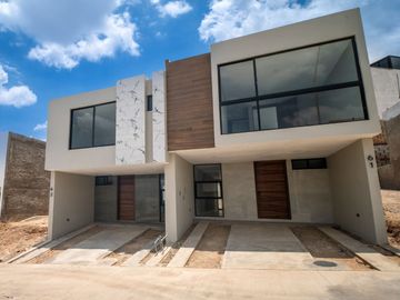 Casa 3 recámaras en venta en Zimaltá coto latemar 62