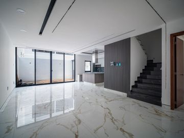 Casa de 4 recámaras en venta en valle imperial coto castaño