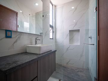 Casa de 4 recámaras en venta en valle imperial coto castaño