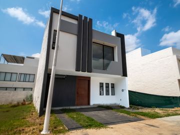 Casa de 4 recámaras en venta en valle imperial coto castaño