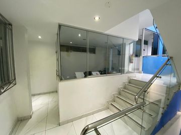 EDIFICIO DE 5 PISOS EN VENTA - IDEAL PARA NEGOCIO O INVERSIÓN