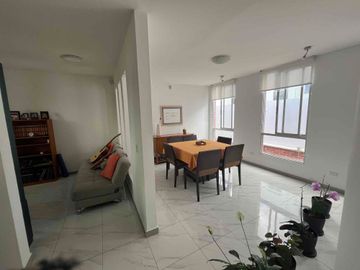 Cumbaya cerca USF  vendo casa dentro de conjunto Residencial