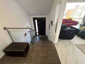 Cumbaya cerca USF  vendo casa dentro de conjunto Residencial