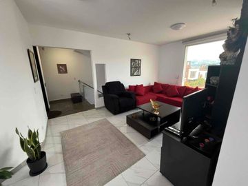 Cumbaya cerca USF  vendo casa dentro de conjunto Residencial