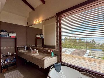 CASA DE 4 HABITACIONES CON JARDIN - EN VENTA - TANDA
