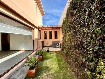 CASA DE 4 HABITACIONES CON JARDIN - EN VENTA - TANDA