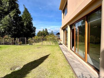 CASA DE 4 HABITACIONES CON JARDIN - EN VENTA - TANDA