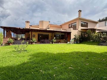 CASA DE 4 HABITACIONES CON JARDIN - EN VENTA - TANDA