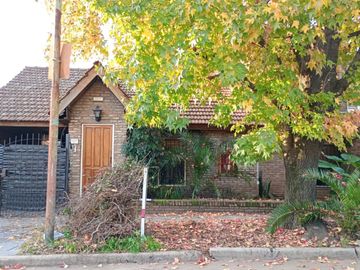 Castelar Norte - Venta - Chalet 7 Ambientes