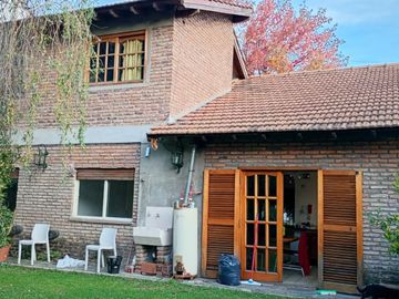 Castelar Norte - Venta - Chalet 7 Ambientes