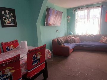 Venta casa 2 dormitorios, 1 Baño, cercana Aeropuerto La Florida, casa regularizada
