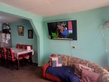 Venta casa 2 dormitorios, 1 Baño, cercana Aeropuerto La Florida, casa regularizada