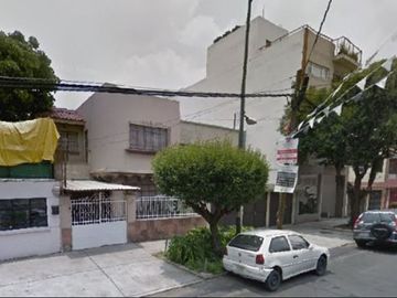 PRECIOSA CASA EN VENTA DE RECUPERACION BANCARIA EN NARVARTE PONIENTE, BENITO JUAREZ, CDMX.