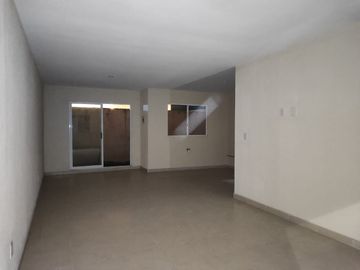 CASA EN VENTA UBICADA EN FRACCIONAMIETO REAL VIZCAYA, TECAMAC. ¡LISTA PARA HABITAR, SE ACEPTAN CREDITOS!