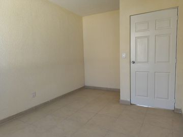 CASA EN VENTA UBICADA EN FRACCIONAMIETO REAL VIZCAYA, TECAMAC. ¡LISTA PARA HABITAR, SE ACEPTAN CREDITOS!